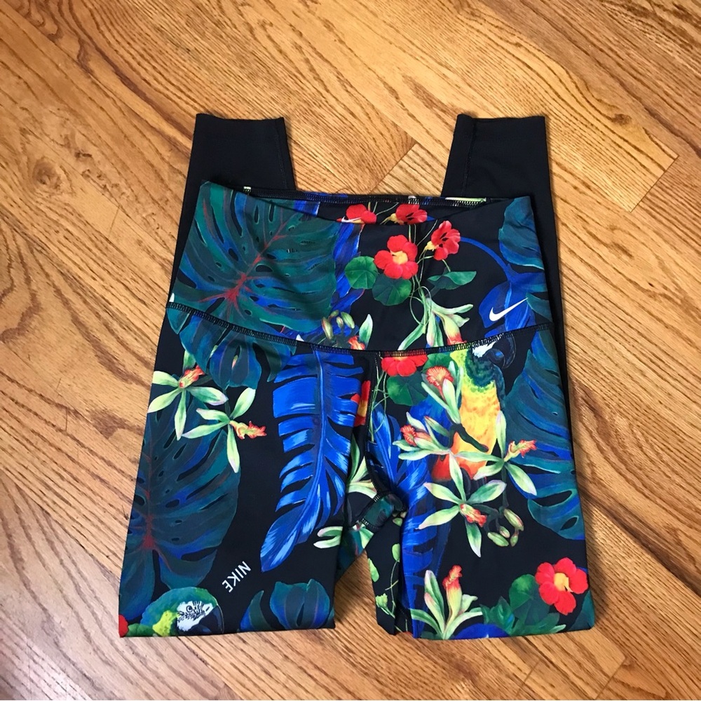Nike Black/Blue Paradise Pattern Legging - Picture 3 of 9